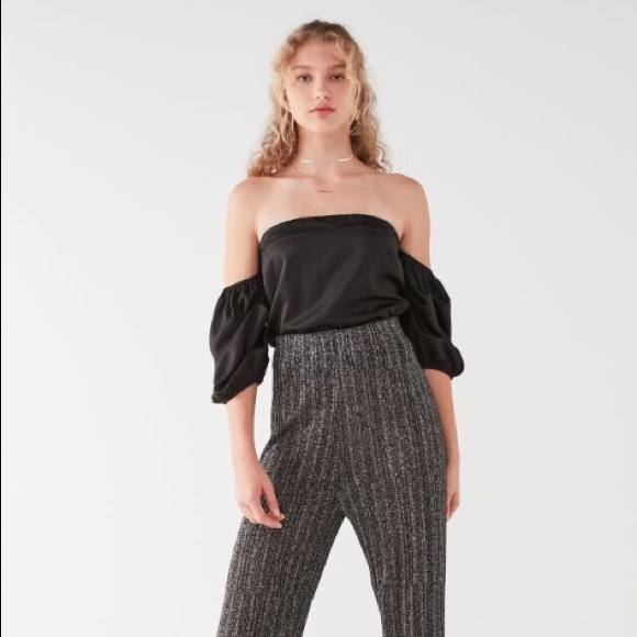 UO / Off The Shoulder Satin Blouse - Picture 2 of 5